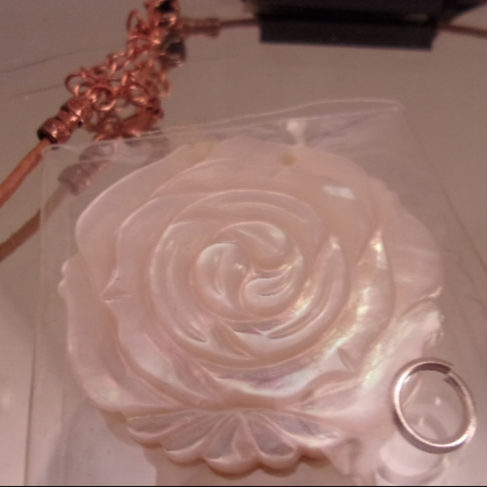 Hand carved Shell Rose/leather Necklace. L35-2